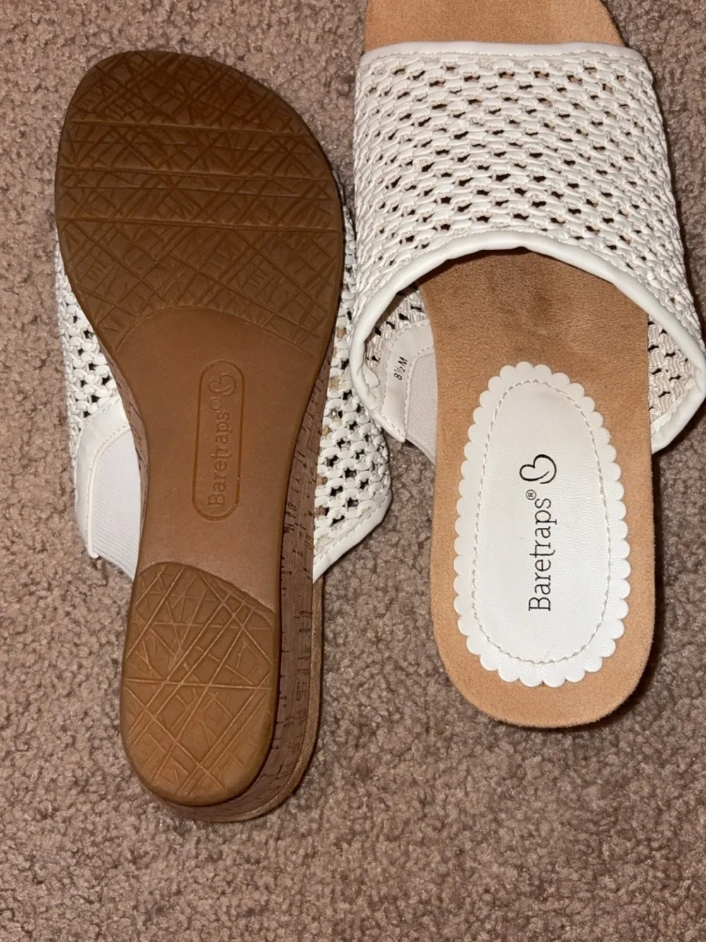 Baretraps Women's Flossey wedge sandals in white size 8.5 women’s NWOT